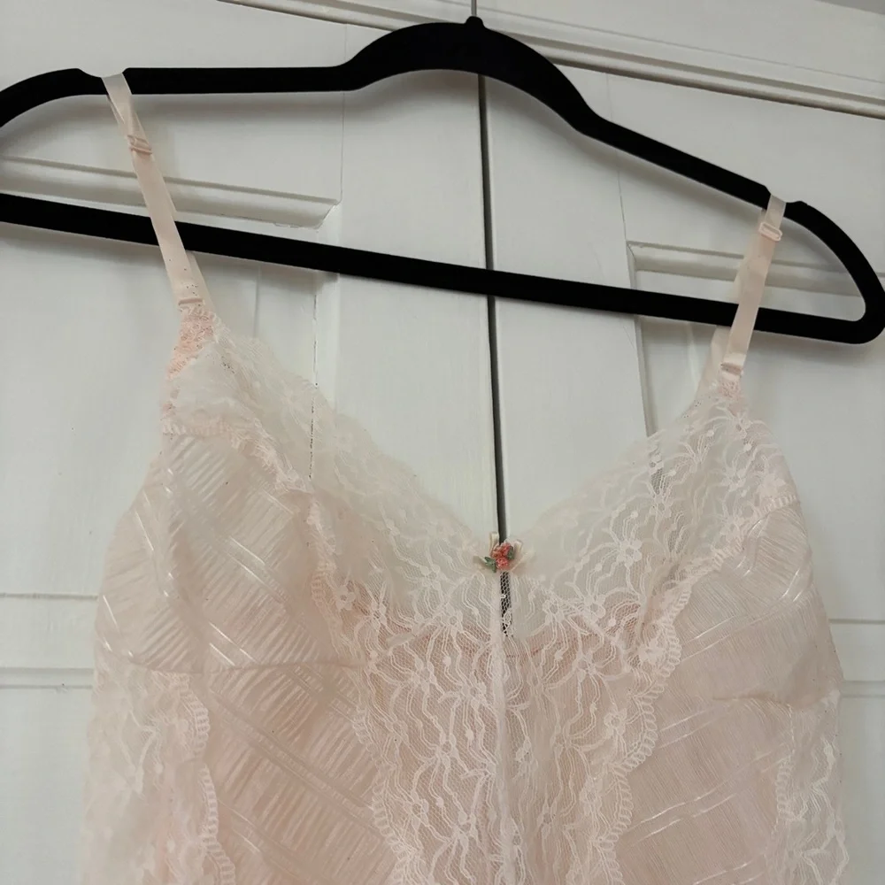 Vintage 70s Light‎ Pink Lace Bodysuit Teddy Size Small Rosette V-Neck Lingerie